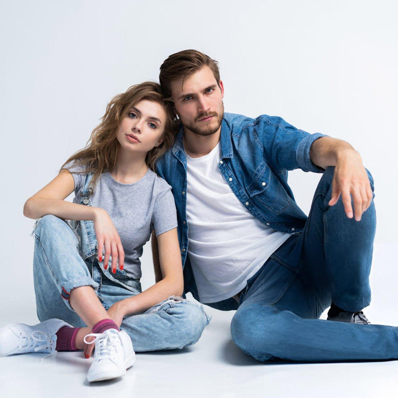 Man and woman sitting together on a white background - JeansSpot 